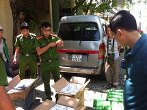 da nang bat qua tang 2 doi tuong dang van chuyen gan 5000 bao thuoc la lau