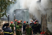 Đà Nẵng: Xưởng hương cháy dữ dội giữa trưa, nhiều tài sản bị thiêu rụi