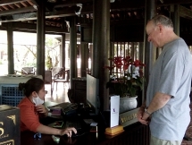 Ủy quyền cho Chủ tịch huyện, thành phố phê duyệt hỗ trợ người dân ảnh hưởng bởi dịch Covid – 19