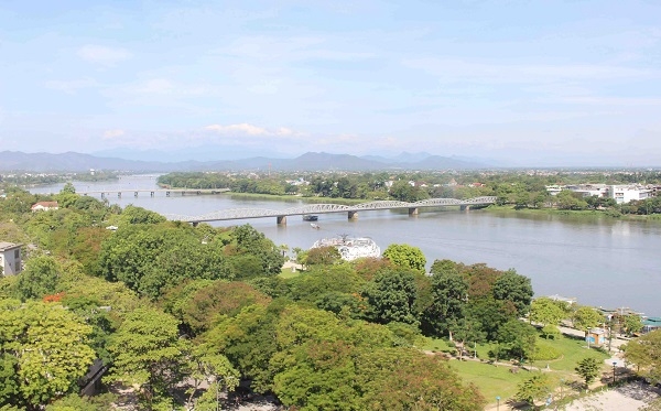 thua thien hue treo thuong khung thiet ke cau vuot song huong