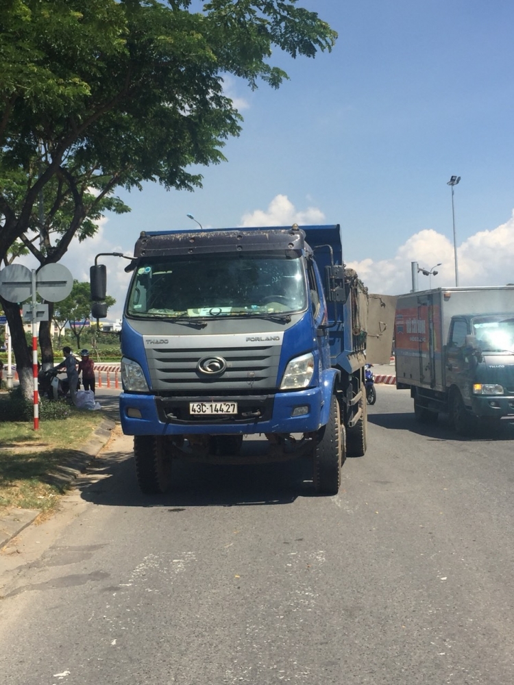 Đà Nẵng: Va chạm với xe tải, nam thanh niên chết thảm khi vào đường gom