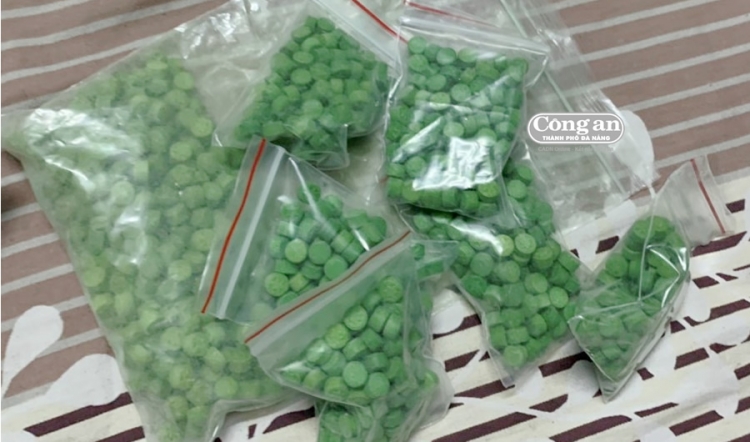 da nang bat giu doi tuong thue nha tro buon ban ma tuy so luong lon