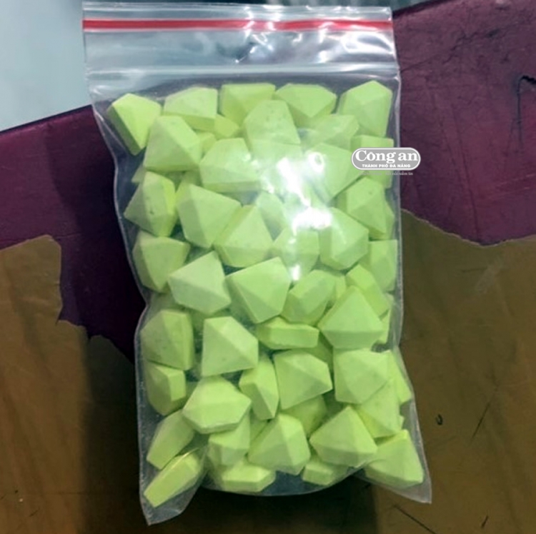 da nang bat giu doi tuong thue nha tro buon ban ma tuy so luong lon