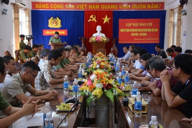 giam doc cong an quang nam mong muon bao chi dong hanh cung luc luong cong an