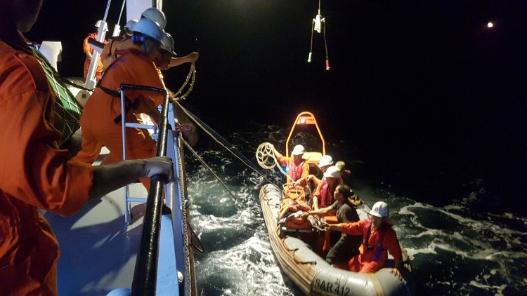 cuu nan ngu dan da nang bi bat tinh tai vung bien nam vinh bac bo