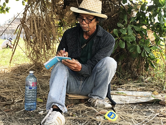 Giáo sư “nhà quê” bán nhà ở phố, lên núi làm nhà tranh