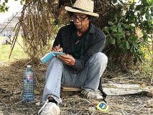 Giáo sư “nhà quê” bán nhà ở phố, lên núi làm nhà tranh