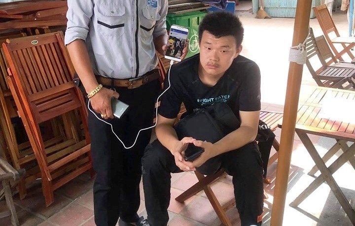 Trục xuất “cái bang” người Trung Quốc giả câm điếc hành nghề tại bãi biển Đà Nẵng truc xuat cai bang nguoi trung quoc gia cam diec hanh nghe tai bai bien da nang