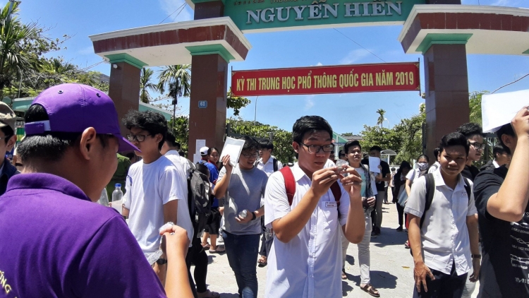 da nang thi sinh kha thoai mai sau khi thi xong mon anh van