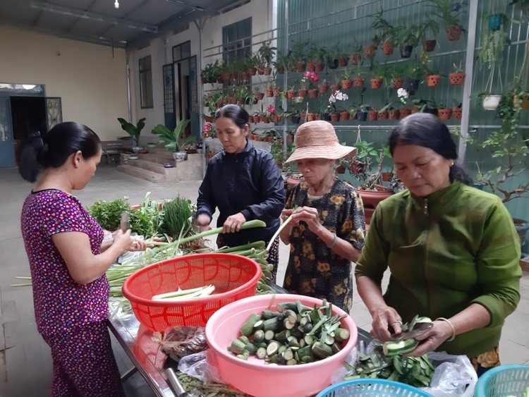 gia lai hang ngan suat com mien phi trao tay thi sinh vung cao