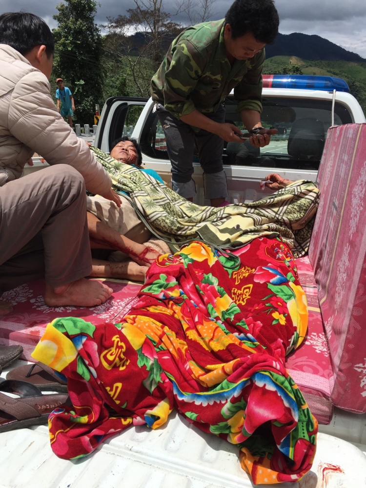 kon tum lat xe tai tren deo lo xo 3 nguoi bi thuong