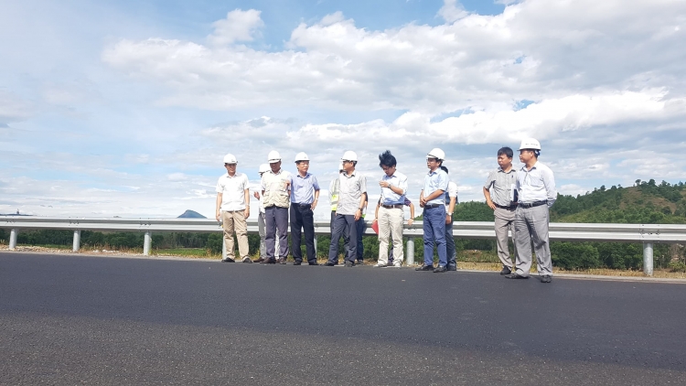 Tổng Cục đường bộ kiểm tra vị trí hằn lún trên cao tốc Đà Nẵng - Quảng Ngãi