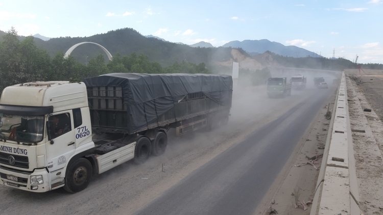 da nang can canh 200m duong tranh nam hai van ngap ngua trong bui da