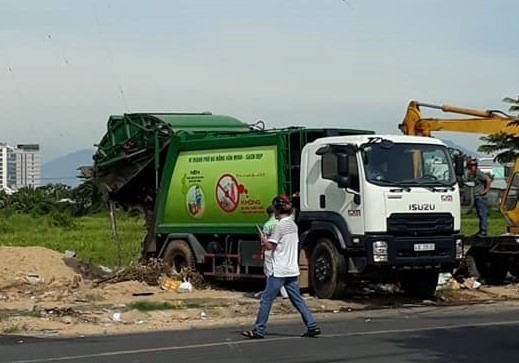 Dân tiếp tục chặn xe tải, Đà Nẵng ùn ứ hơn 1.200 tấn rác thải