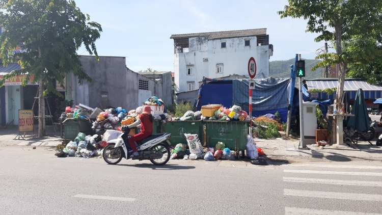 da nang hang tram nguoi dan tiep tuc tap trung phan doi xe cho rac luc luong chuc nang phai tang cuong