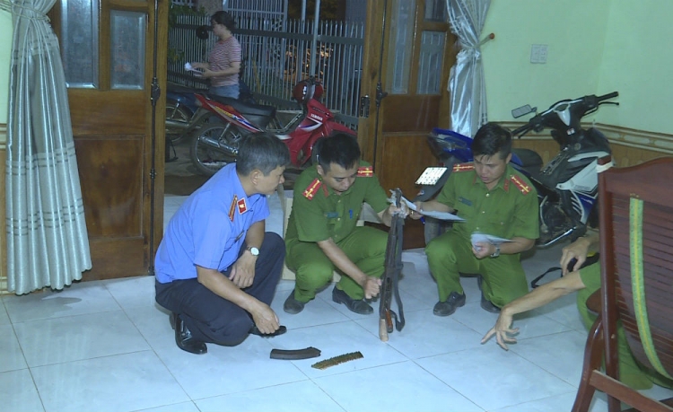 Nghi phạm dùng súng AK bắn người tình bị bắt trong nhà nghỉ ở Đà Nẵng nghi pham dung sung ak ban nguoi tinh bi bat trong nha nghi o da nang