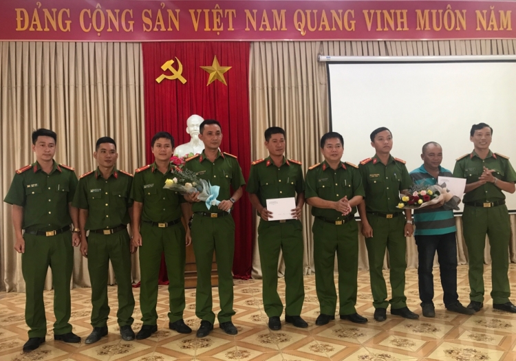 Đà Nẵng: Khen thưởng thành tích bắt giữ đối tượng giết người bị truy nã đặc biệt