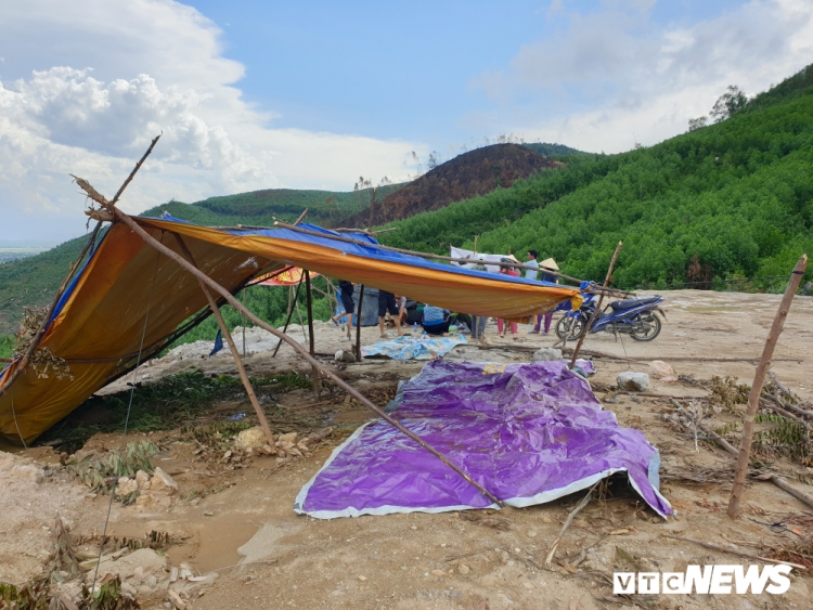Lo sợ lò đốt rác ‘bức tử’ môi trường, dân Quảng Nam dựng lều trại ngăn cản thi công