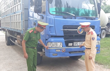 da tim ra tai xe xe tai dam vao nhom nguoi di bo o quang nam