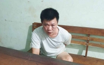 Tạm giữ đối tượng nghi đã sàm sỡ cô gái và đâm cảnh sát bị thương tại hội chợ