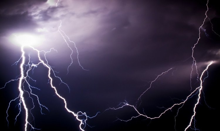 Người phụ nữ ở Quảng Ngãi bị sét đánh may mắn sống sót