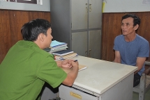 Hi hữu: Trộm tài sản nhưng thấy ân hận nên tới công an đầu thú