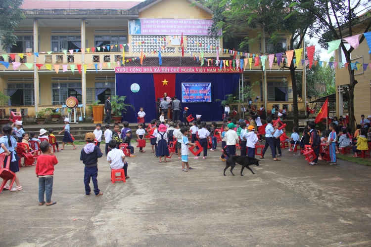 Tây Nguyên: Hàng ngàn học sinh bị hoãn lễ khai giảng vì mưa lớn, sạt lở nguy hiểm
