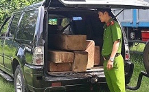 quang nam bat giu xe cho go khong ro nguon goc