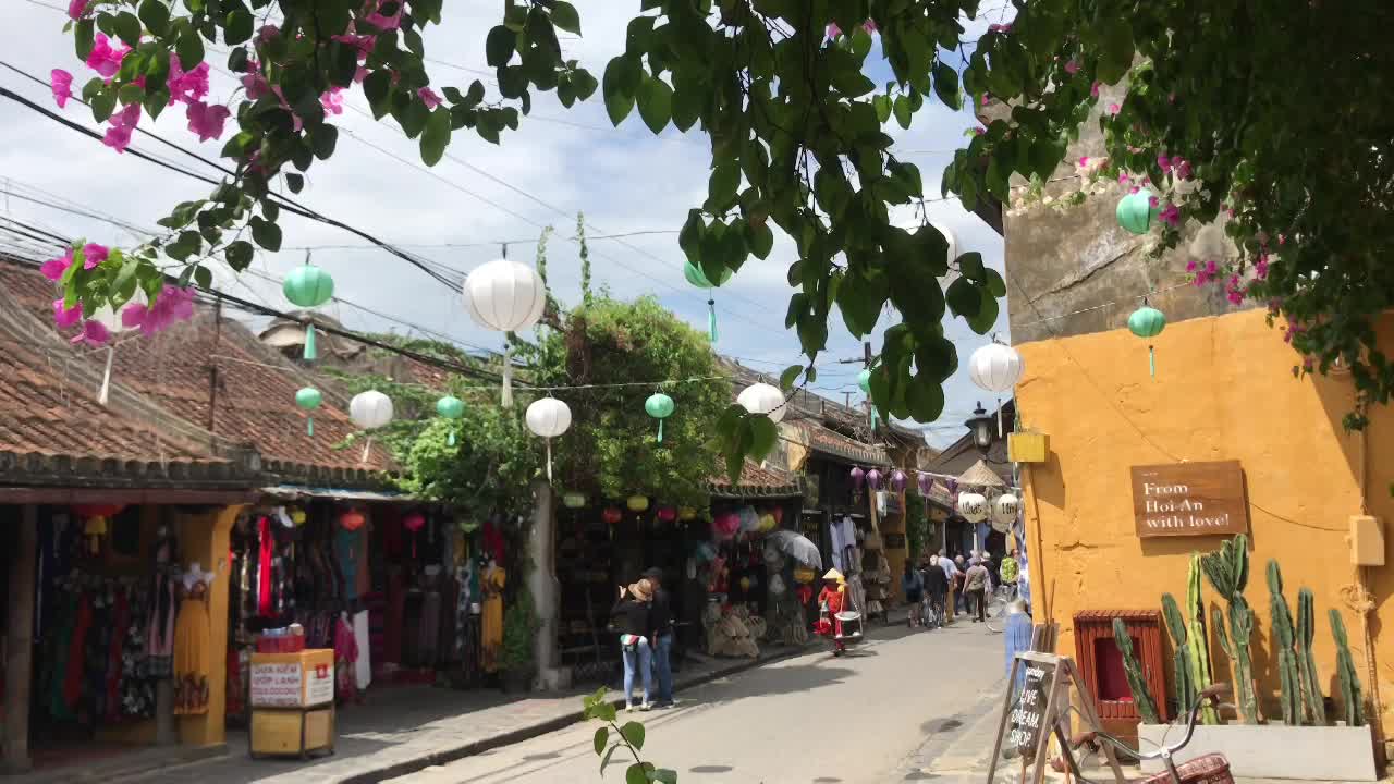 Vụ chủ quán cà phê không tiếp khách Việt chỉ đón khách Tây ở phố cổ, người Hội An nói gì?