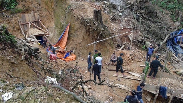 dot kich bat ngo mo vang bong mieu phat hien hon 100 doi tuong khai thac vang trai phep