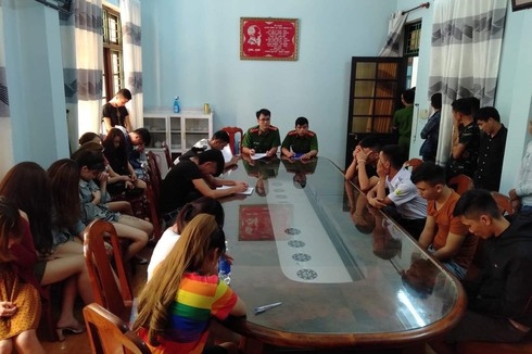 quang nam dot kich quan karaoke o thang binh phat hien 28 doi tuong dang bay lac