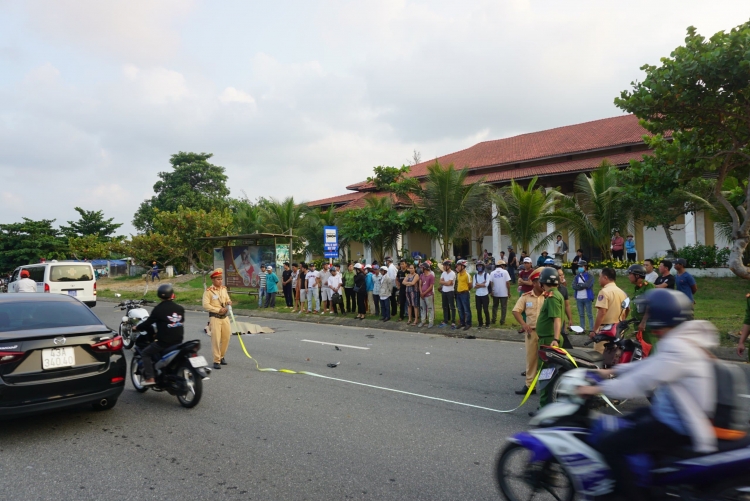 cu ong 80 tuoi o da nang lai xe lao thang vao goc cay tu vong