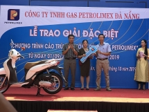 mot khach hang o hoi an trung giai dac biet chuong trinh khuyen mai cua petrolimex