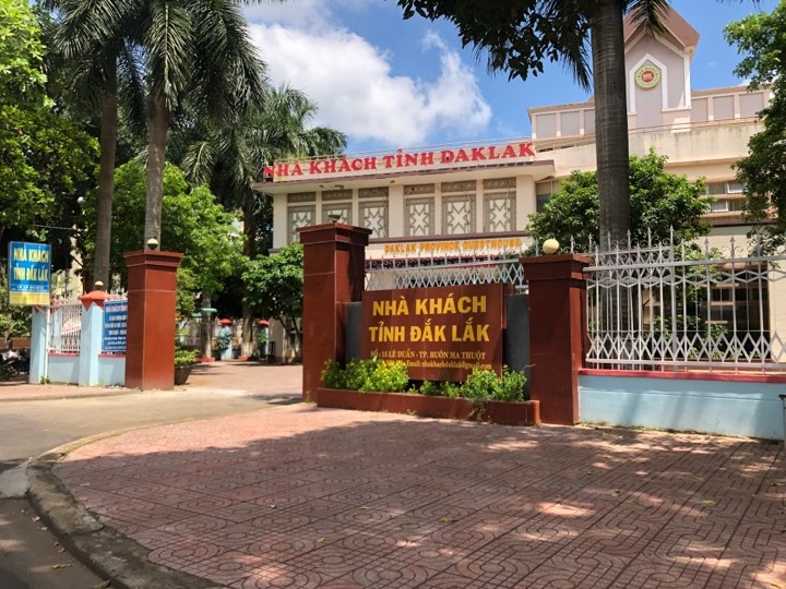 Chấn động Tây Nguyên: Nữ nhân viên gội đầu hớt tóc “leo" lên Trưởng phòng Văn phòng tỉnh ủy