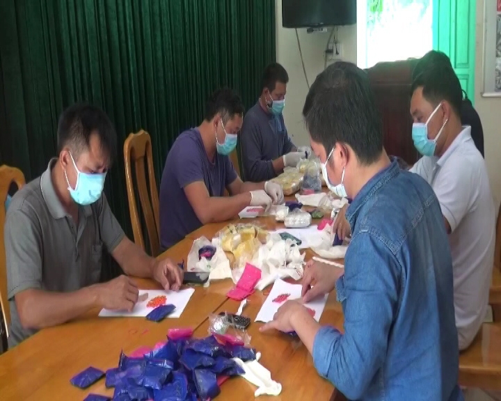 clip bat 2 doi tuong nguoi lao trong duong day van chuyen ma tuy khung