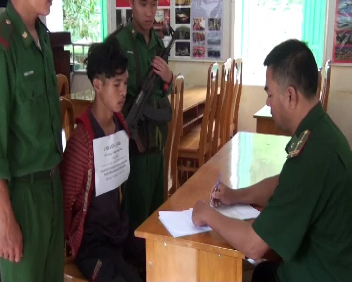 clip bat 2 doi tuong nguoi lao trong duong day van chuyen ma tuy khung