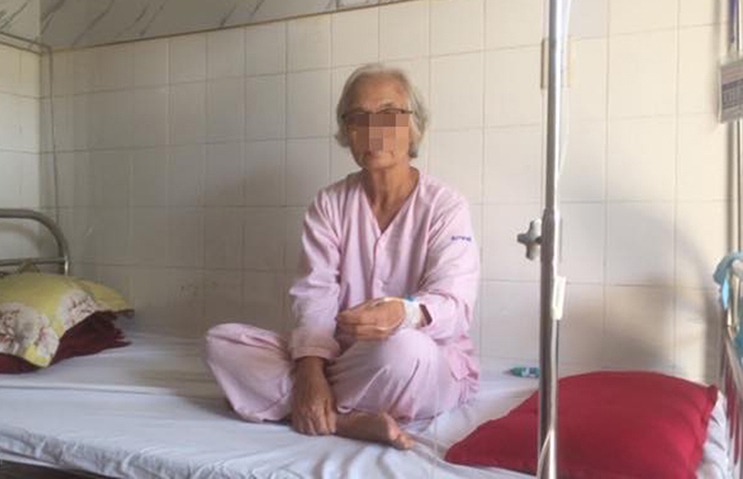 Huế: Sau khi ăn quả hồng giòn, cụ bà nhập viện khẩn cấp do xuất huyết dạ dày