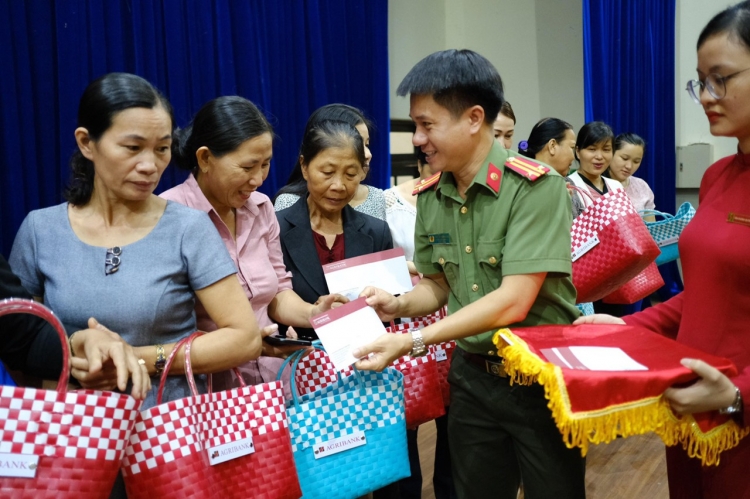 noi khong voi rac thai nhua bang hanh dong chu khong chi ho hao