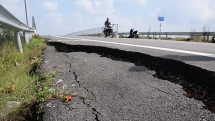 duong dan cao toc da nang quang ngai xuat hien vet sut lun dai 40m