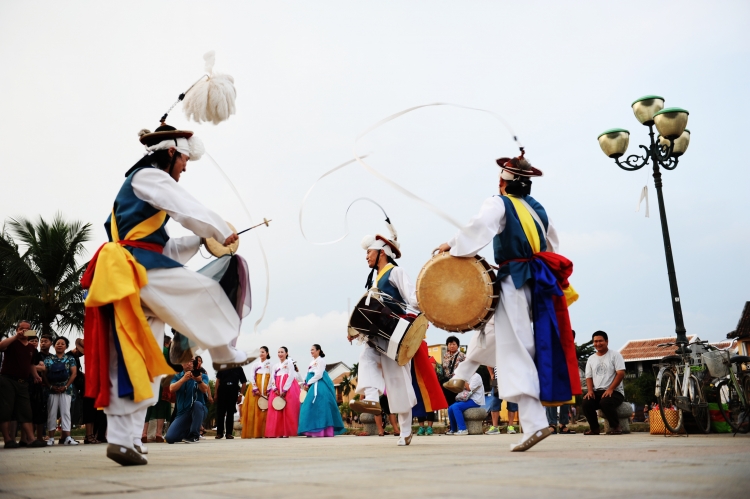 nhieu nhom nhac noi tieng cua han quoc se bieu dien tai tp hoi an