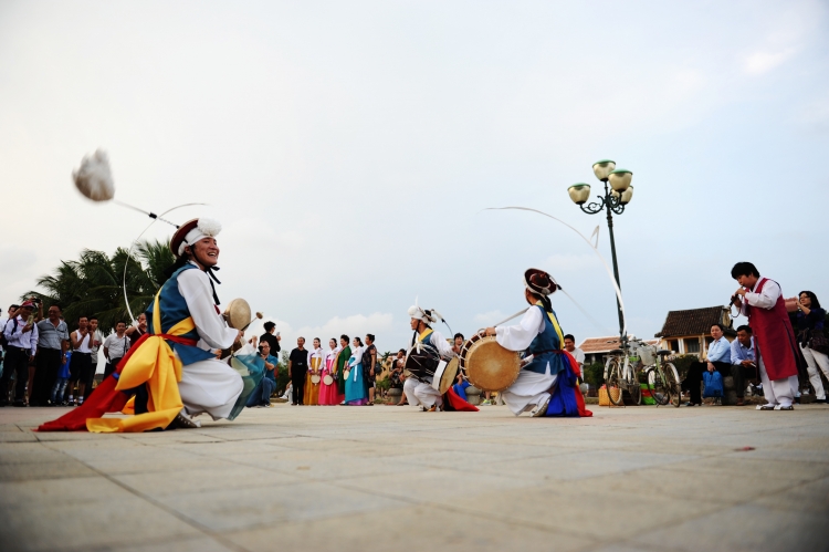 nhieu nhom nhac noi tieng cua han quoc se bieu dien tai tp hoi an