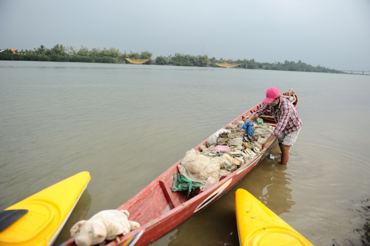 quang nam da nang 25 ngan tan rac thai ra moi ngay khien nhieu nguoi giat minh