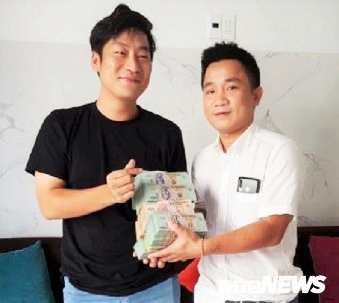 trao tra hon 16 ty dong cho du khach han quoc o hoi an