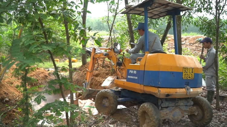 Quảng Nam: Tiêu hủy hàng tấn thực phẩm tươi sống không rõ nguồn gốc quang nam tieu huy hang tan thuc pham tuoi song khong ro nguon goc