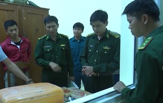 Hàng chục bánh heroin trôi dạt vào bãi biển ở Quảng Nam hang chuc banh heroin troi dat vao bai bien o quang nam