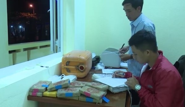 nghi van con nhieu banh heroin dat vao bai bien quang nam chua duoc phat hien