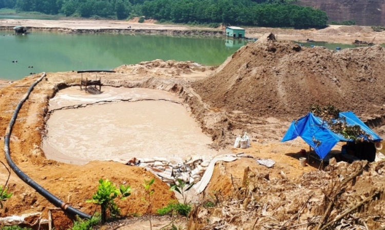 Dùng hơn 12 tỷ đồng ngân sách để đóng cửa mỏ vàng Bông Miêu dung hon 12 ty dong ngan sach de dong cua mo vang bong mieu