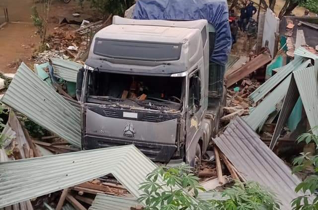 Xe container đâm sập nhà dân ở Quảng Nam: Tài xế có nồng độ cồn trong máu xe container dam sap nha dan o quang nam tai xe co nong do con trong mau