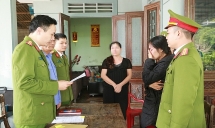 Làm giả sổ đỏ, “nữ quái” khóc lóc khi bị bắt