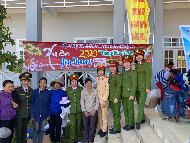 quang nam trao 150 suat qua cho ba con vung cao nam tra my